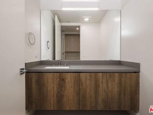 411 S Hamel Road 308, Los Angeles CA 90048