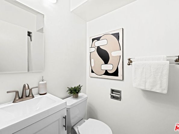 11670 W Sunset Boulevard 209, Los Angeles CA 90049