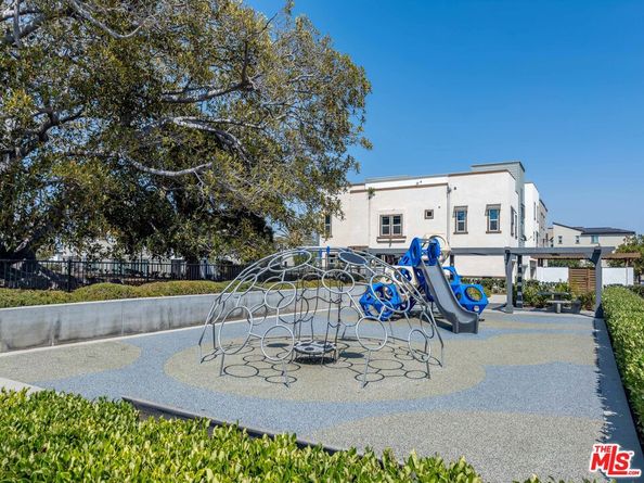 515 Daniel Freeman Circle, Inglewood CA 90301
