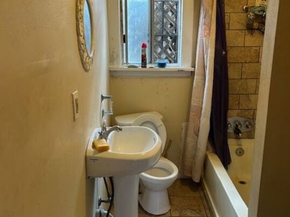 Undisclosed Address #25588367, Los Angeles CA 90043