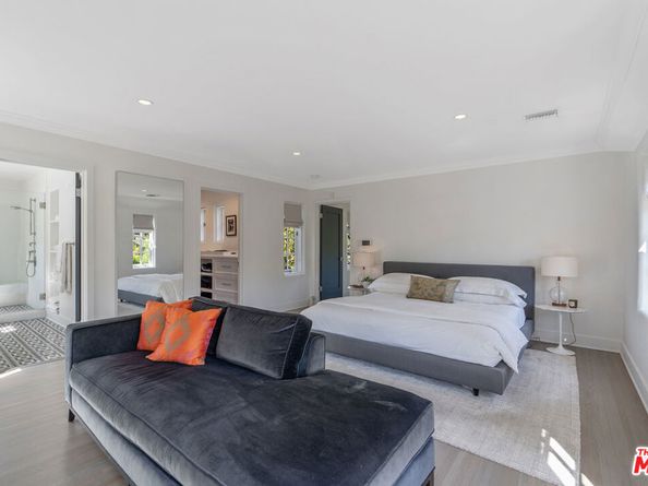 560 S Bronson Avenue, Los Angeles CA 90020