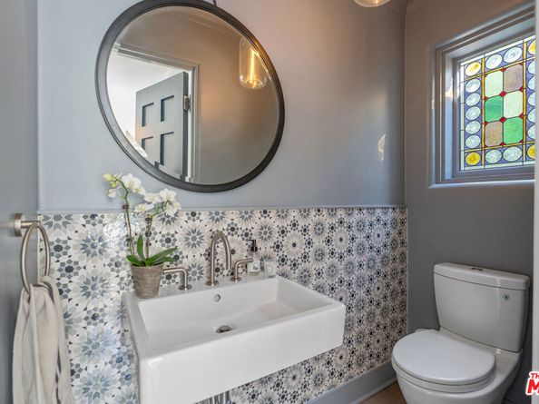 560 S Bronson Avenue, Los Angeles CA 90020