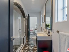560 S Bronson Avenue, Los Angeles CA 90020