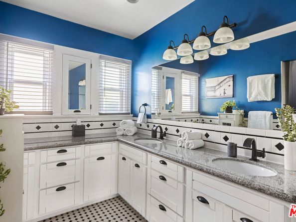 1569 S Orange Grove Avenue, Los Angeles CA 90019