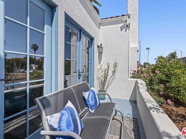 1569 S Orange Grove Avenue, Los Angeles CA 90019