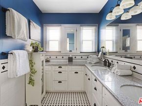 1569 S Orange Grove Avenue, Los Angeles CA 90019