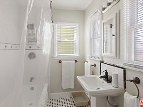 1569 S Orange Grove Avenue, Los Angeles CA 90019