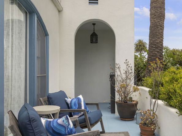 1569 S Orange Grove Avenue, Los Angeles CA 90019