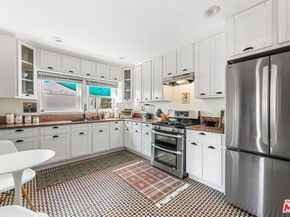 1569 S Orange Grove Avenue, Los Angeles CA 90019