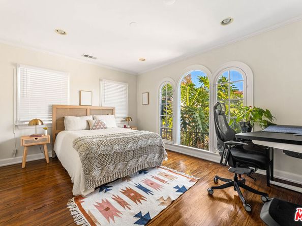 1569 S Orange Grove Avenue, Los Angeles CA 90019