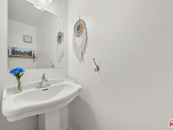 350 Burchett Street 101, Glendale CA 91203