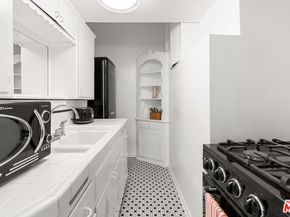 7918 Hillside Avenue, Los Angeles CA 90046
