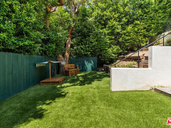 7918 Hillside Avenue, Los Angeles CA 90046