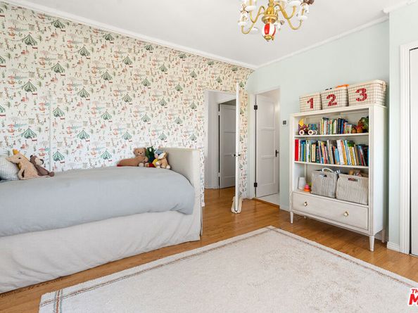 7918 Hillside Avenue, Los Angeles CA 90046