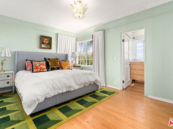 7918 Hillside Avenue, Los Angeles CA 90046