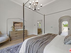 736 S Cloverdale Avenue, Los Angeles CA 90036
