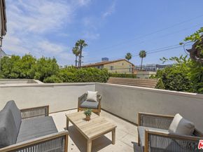 736 S Cloverdale Avenue, Los Angeles CA 90036