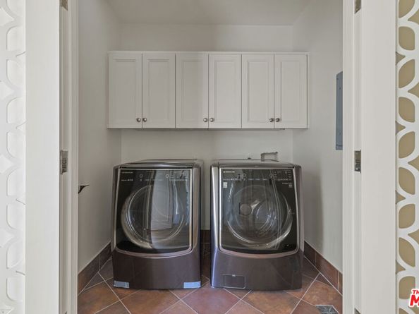736 S Cloverdale Avenue, Los Angeles CA 90036