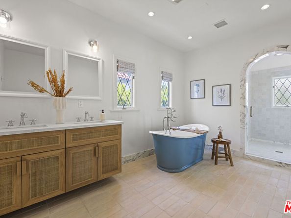 736 S Cloverdale Avenue, Los Angeles CA 90036