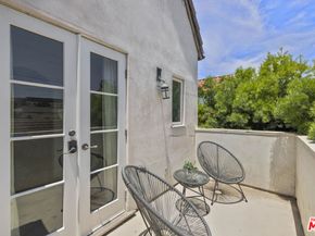 736 S Cloverdale Avenue, Los Angeles CA 90036