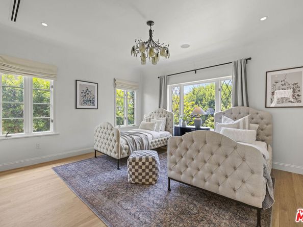 736 S Cloverdale Avenue, Los Angeles CA 90036