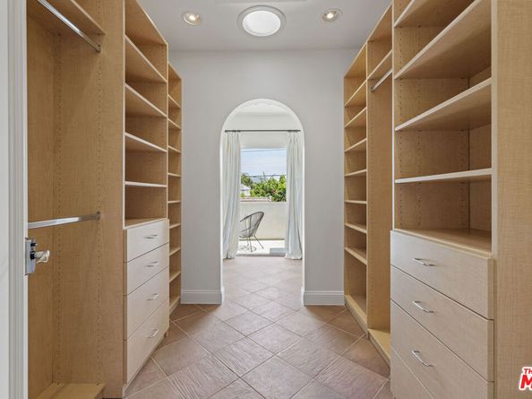736 S Cloverdale Avenue, Los Angeles CA 90036