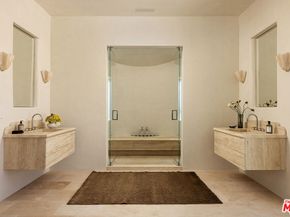 2720 Glendower Avenue, Los Angeles CA 90027