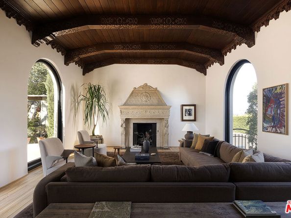 2720 Glendower Avenue, Los Angeles CA 90027