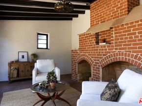 2720 Glendower Avenue, Los Angeles CA 90027