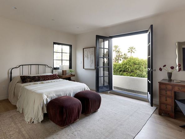 2720 Glendower Avenue, Los Angeles CA 90027