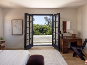 2720 Glendower Avenue, Los Angeles CA 90027