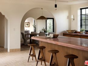 2720 Glendower Avenue, Los Angeles CA 90027