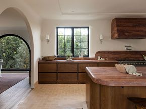 2720 Glendower Avenue, Los Angeles CA 90027