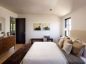 2720 Glendower Avenue, Los Angeles CA 90027