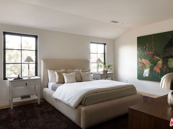 2720 Glendower Avenue, Los Angeles CA 90027