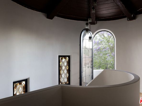 2720 Glendower Avenue, Los Angeles CA 90027