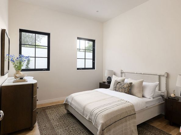 2720 Glendower Avenue, Los Angeles CA 90027
