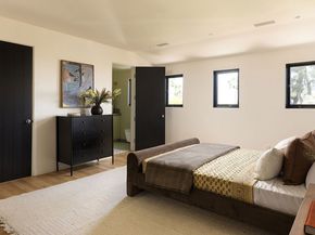 2720 Glendower Avenue, Los Angeles CA 90027