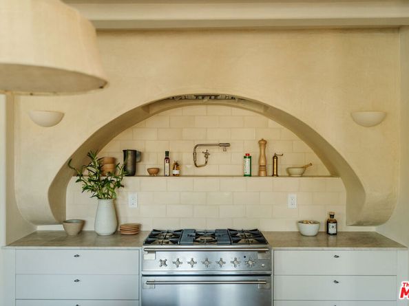1568 Murray Circle, Los Angeles CA 90026