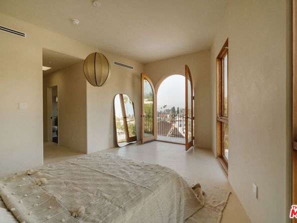 1568 Murray Circle, Los Angeles CA 90026