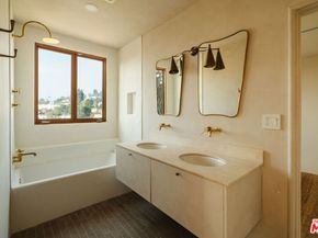 1568 Murray Circle, Los Angeles CA 90026