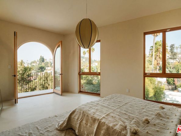 1568 Murray Circle, Los Angeles CA 90026