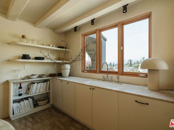1568 Murray Circle, Los Angeles CA 90026