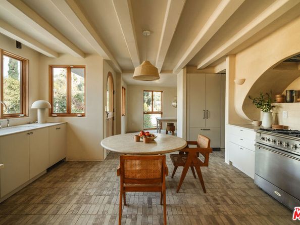 1568 Murray Circle, Los Angeles CA 90026