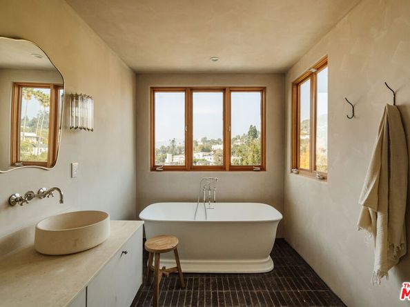 1568 Murray Circle, Los Angeles CA 90026