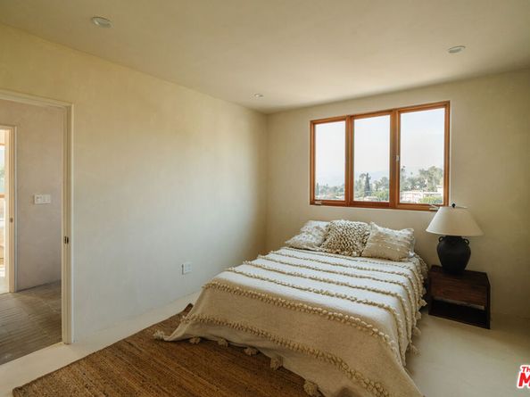 1568 Murray Circle, Los Angeles CA 90026