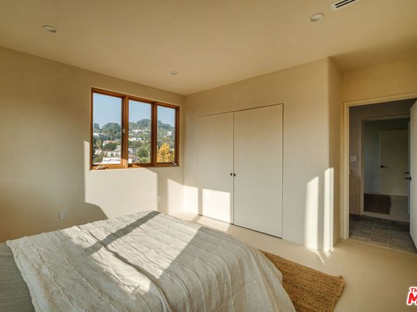 1568 Murray Circle, Los Angeles CA 90026