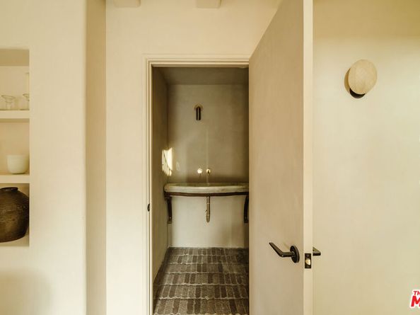 1568 Murray Circle, Los Angeles CA 90026