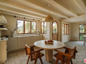 1568 Murray Circle, Los Angeles CA 90026