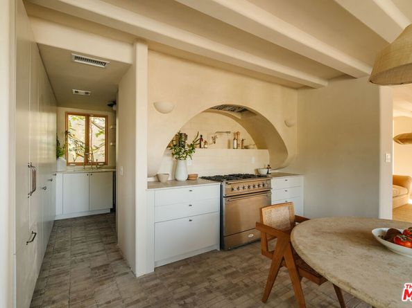 1568 Murray Circle, Los Angeles CA 90026
